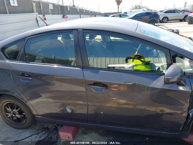 Toyota Prius Two 2015 JTDKN3DU4F1984118 Image 13