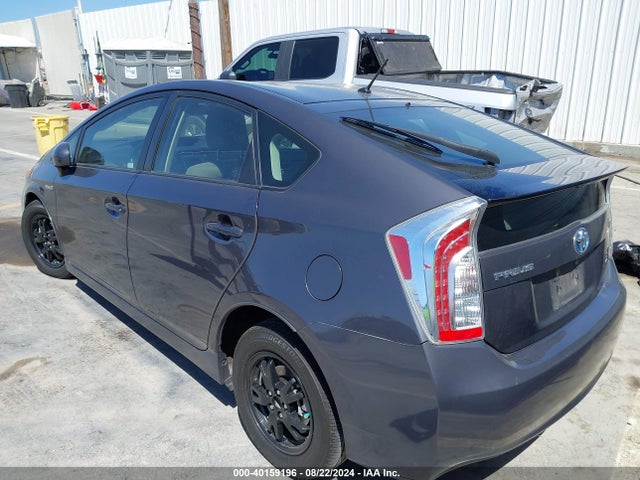 Toyota Prius Two 2015 JTDKN3DU4F1984118 Image 3