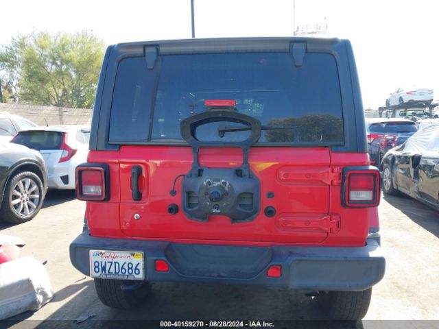 1C4HJXEG6JW207134 Jeep Wrangler Unlimited Sahara 4x4