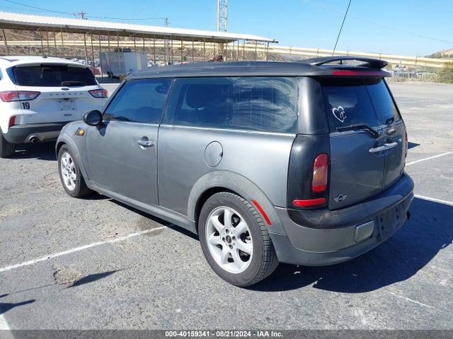 2010 MINI COOPER CLUBMAN WMWML3C53ATX37322 Photo 2