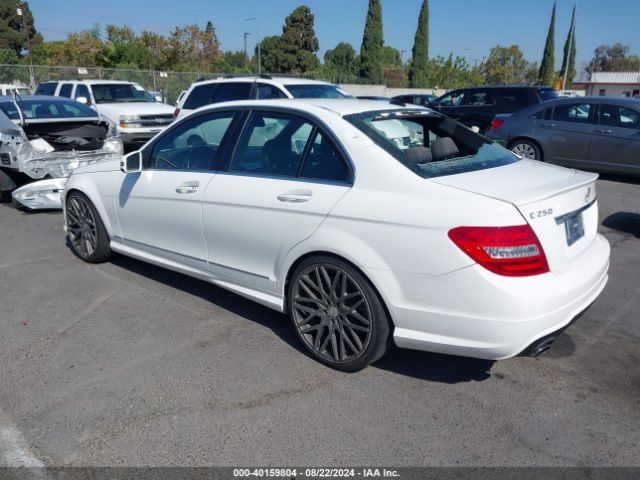 2013 MERCEDES-BENZ C 250 WDDGF4HB6DR277561 Photo 2