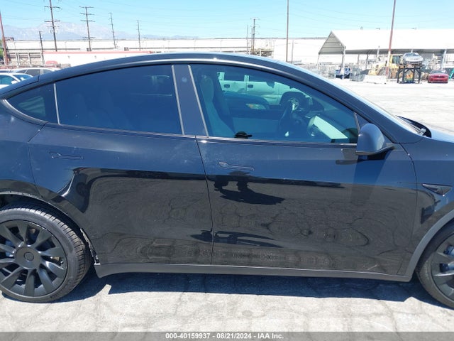 Tesla Model Y Long Range Dual Motor All-wheel Drive 2021 5YJYGDEE5MF216475 Image 13