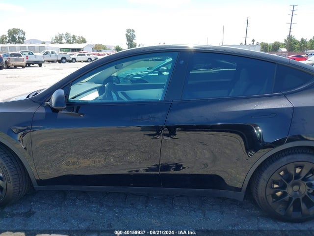 Tesla Model Y Long Range Dual Motor All-wheel Drive 2021 5YJYGDEE5MF216475 Image 14