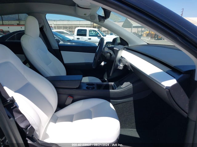 2021 TESLA MODEL Y 5YJYGDEE5MF216475 Photo 4