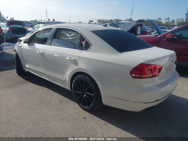 1VWBT7A30FC073861 Volkswagen Passat 1.8t Se