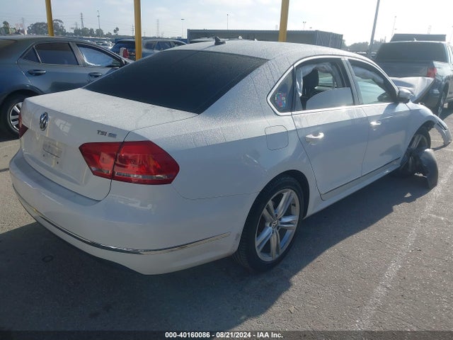 1VWBT7A30FC073861 Volkswagen Passat 1.8t Se