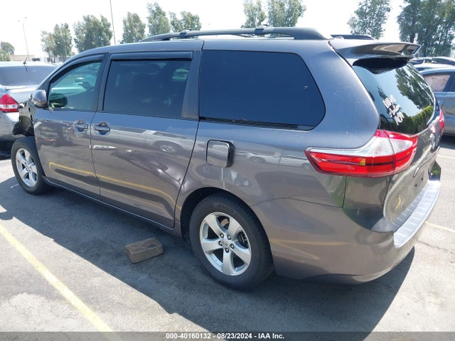 Toyota Sienna Le 8 Passenger 2017 5TDKZ3DC8HS833042 Image 3