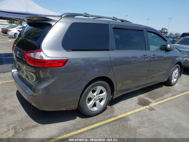 Toyota Sienna Le 8 Passenger 2017 5TDKZ3DC8HS833042 Image 4