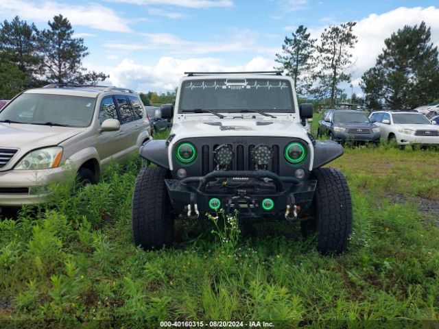 1C4BJWDG2HL738165 Jeep Wrangler Unlimited Sport 4x4