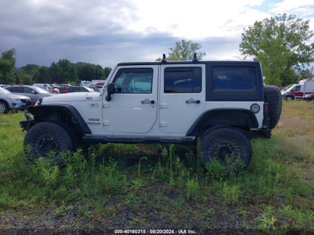 1C4BJWDG2HL738165 Jeep Wrangler Unlimited Sport 4x4