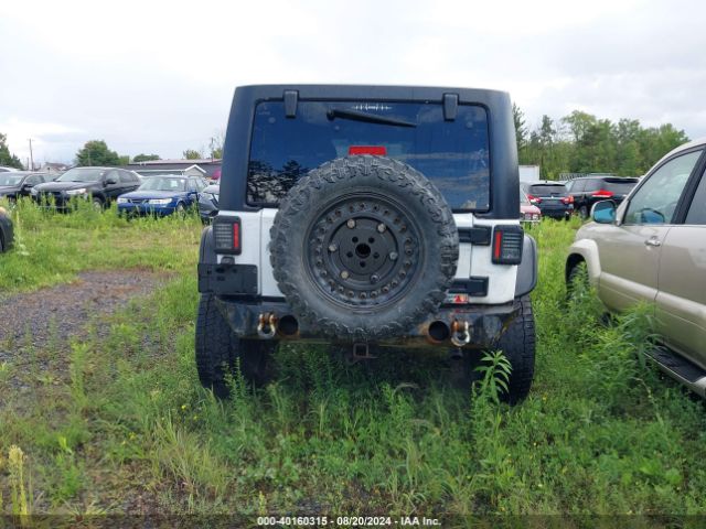 1C4BJWDG2HL738165 Jeep Wrangler Unlimited Sport 4x4