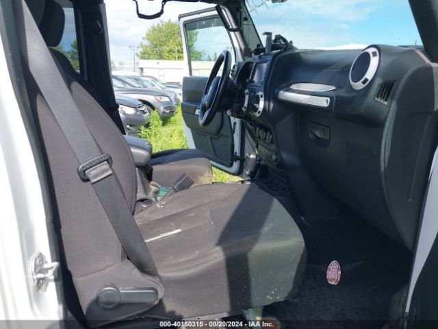 1C4BJWDG2HL738165 Jeep Wrangler Unlimited Sport 4x4