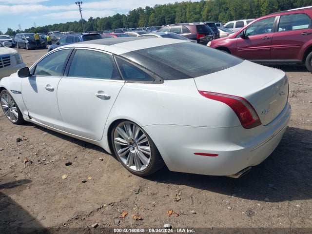 2011 JAGUAR XJ SAJWA2GE3BMV06925 Photo 2