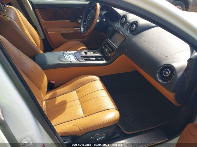 2011 JAGUAR XJ SAJWA2GE3BMV06925 Photo 4