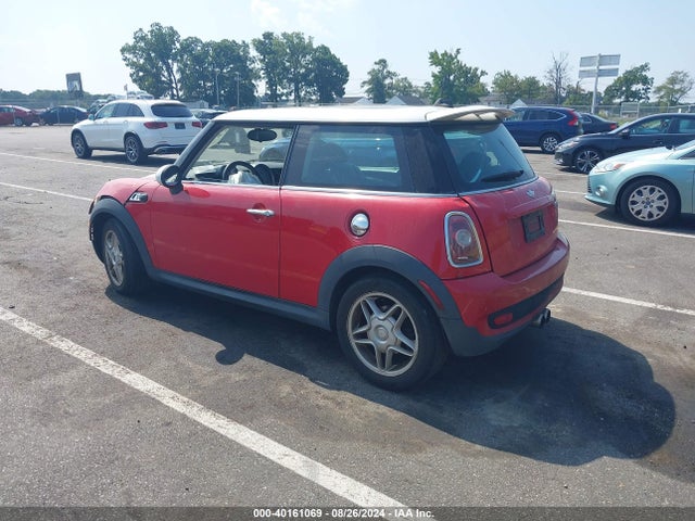 2007 MINI COOPER S WMWMF73547TT82832 Photo 2