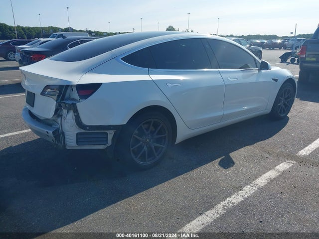 Tesla Model 3 Long Range/mid Range 2018 5YJ3E1EA7JF057207 Image 4