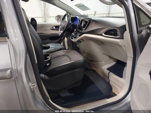 2C4RC1BGXLR229455 Chrysler Pacifica Touring L