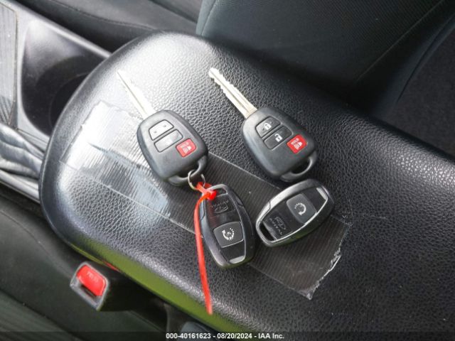 2T3BFREV7FW395301 Toyota RAV4 LE