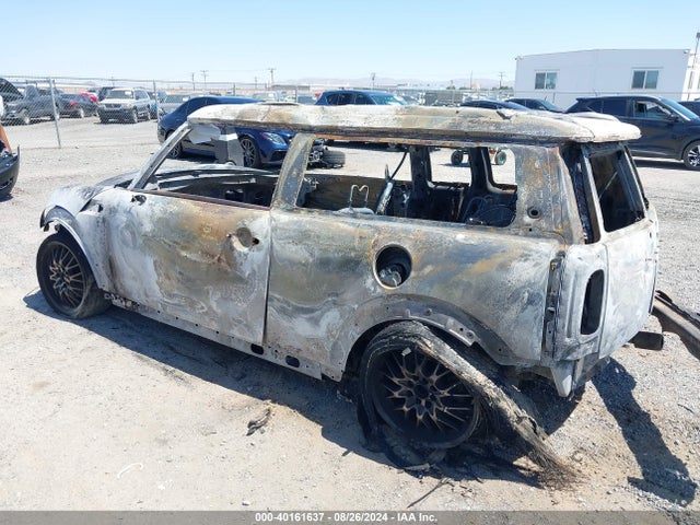 2010 MINI COOPER S CLUBMAN WMWMM3C59ATP94363 Photo 2