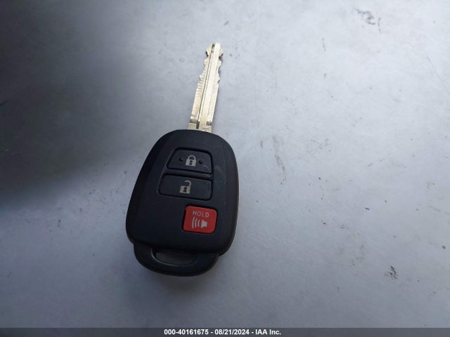 Toyota RAV4 LE 2017 JTMZFREV2HJ120838 Image 11