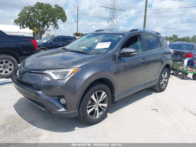 Toyota Rav4 Xle 2017 JTMWFREV4HJ714902 Image 2