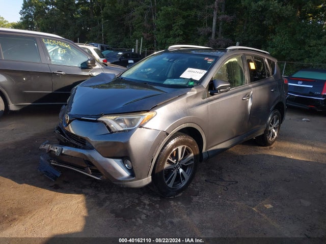 Toyota Rav4 Xle 2017 JTMRFREV0HD202520 Image 2