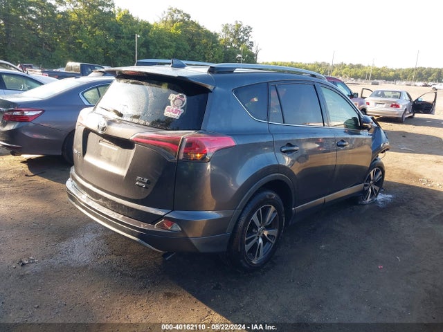 Toyota Rav4 Xle 2017 JTMRFREV0HD202520 Image 4