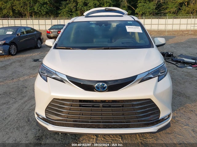 Toyota Sienna Platinum 2024 5TDESKFC8RS108521 Image 13