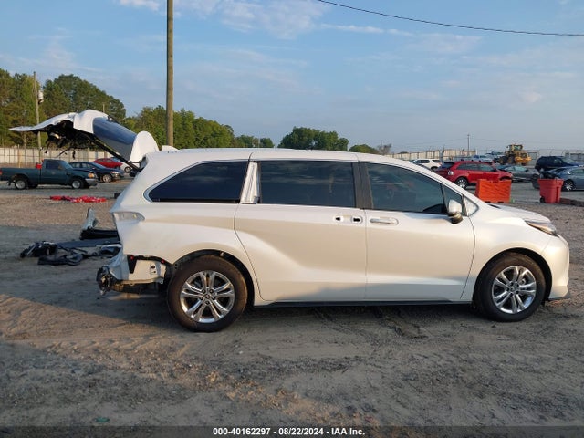 Toyota Sienna Platinum 2024 5TDESKFC8RS108521 Image 14