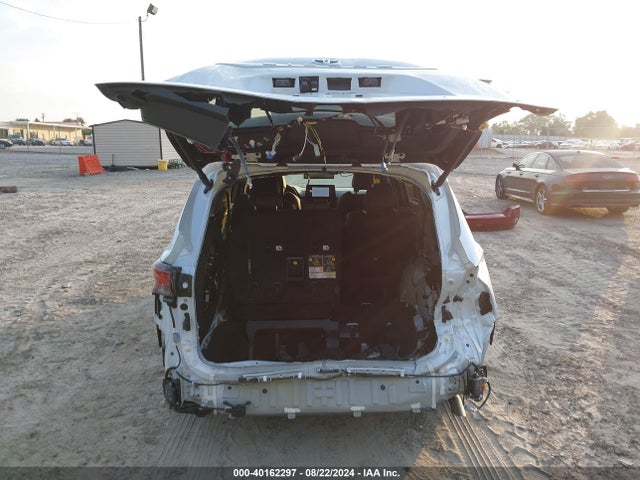 Toyota Sienna Platinum 2024 5TDESKFC8RS108521 Image 17