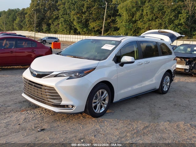 Toyota Sienna Platinum 2024 5TDESKFC8RS108521 Image 2