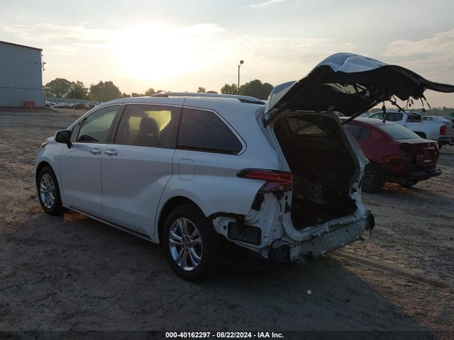 Toyota Sienna Platinum 2024 5TDESKFC8RS108521 Image 3