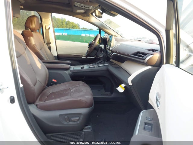 Toyota Sienna Platinum 2024 5TDESKFC8RS108521 Image 5