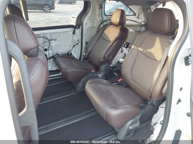 Toyota Sienna Platinum 2024 5TDESKFC8RS108521 Image 8