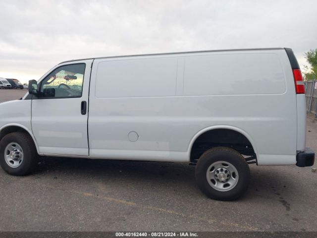 1GCWGAF72N1142965 Chevrolet Express Cargo Rwd 2500 Regular Wheelbase Wt