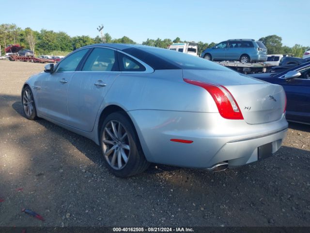 2011 JAGUAR XJ SAJWA1CB1BLV05526 Photo 2