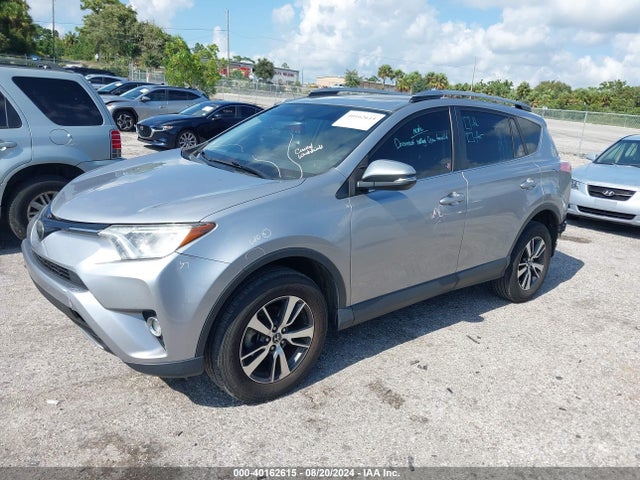 Toyota Rav4 Xle 2018 JTMWFREV9JD122576 Image 2