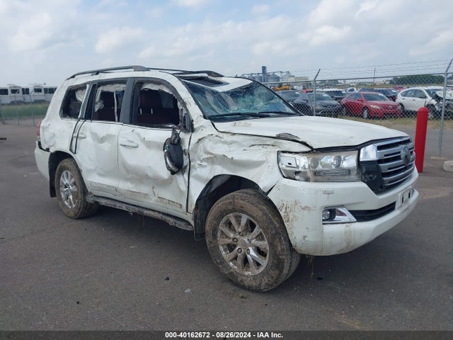 Toyota Land Cruiser V8 2018 JTMCY7AJXJ4062523 главное изображение