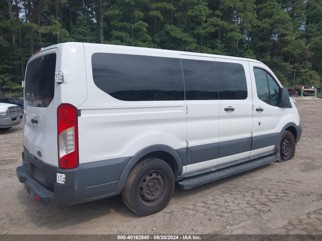 1FMZK1ZM6FKB31861 Ford Transit-150 Xlt