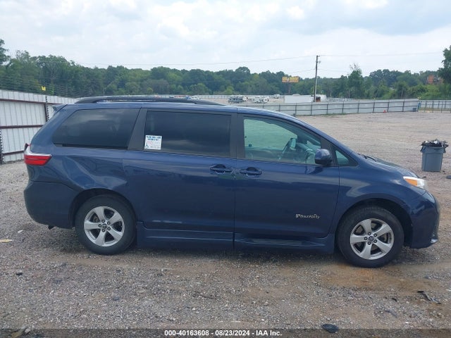 Toyota Sienna Le 8 Passenger 2018 5TDKZ3DC2JS910364 Image 14