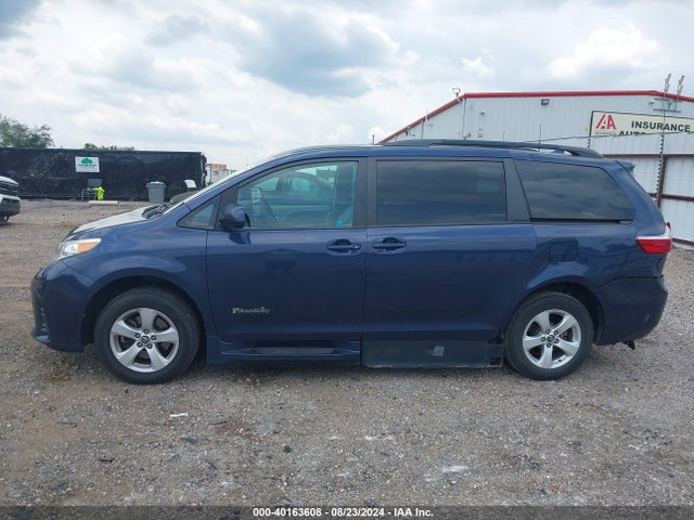 Toyota Sienna Le 8 Passenger 2018 5TDKZ3DC2JS910364 Image 15
