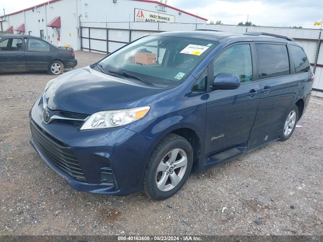 Toyota Sienna Le 8 Passenger 2018 5TDKZ3DC2JS910364 Image 2