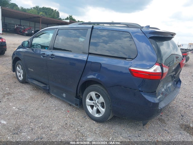 Toyota Sienna Le 8 Passenger 2018 5TDKZ3DC2JS910364 Image 3