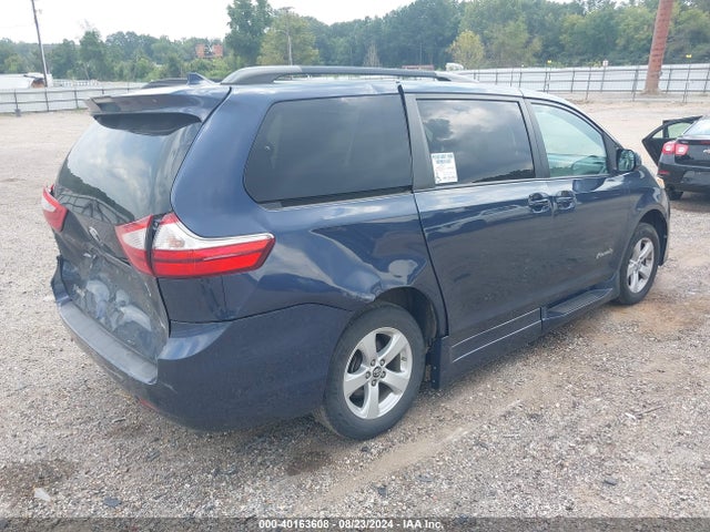 Toyota Sienna Le 8 Passenger 2018 5TDKZ3DC2JS910364 Image 4