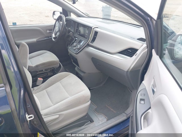 Toyota Sienna Le 8 Passenger 2018 5TDKZ3DC2JS910364 Image 5