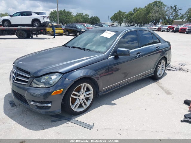 WDDGF8AB2EG181053 Mercedes-Benz C 300 Luxury 4matic/sport 4matic