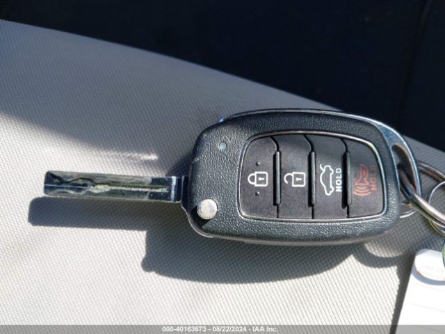 5NPE24AF8KH801632 Hyundai SONATA SE
