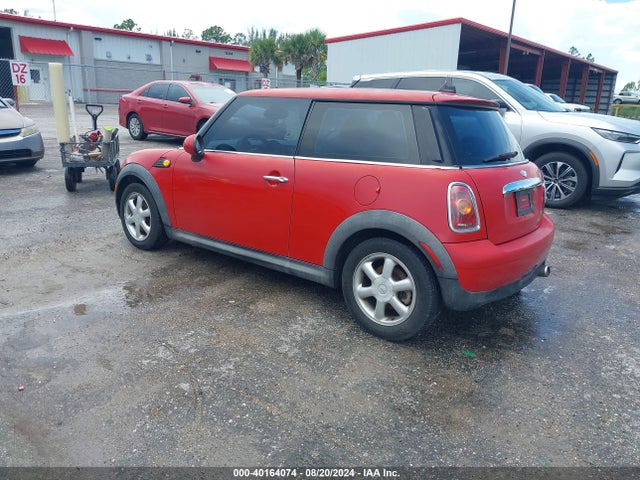 2009 MINI COOPER WMWMF33529TU71536 Photo 2