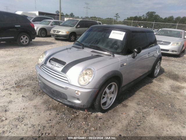 2006 MINI COOPER S WMWRE33516TN29320 Photo 1