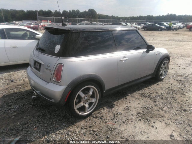 2006 MINI COOPER S WMWRE33516TN29320 Photo 3